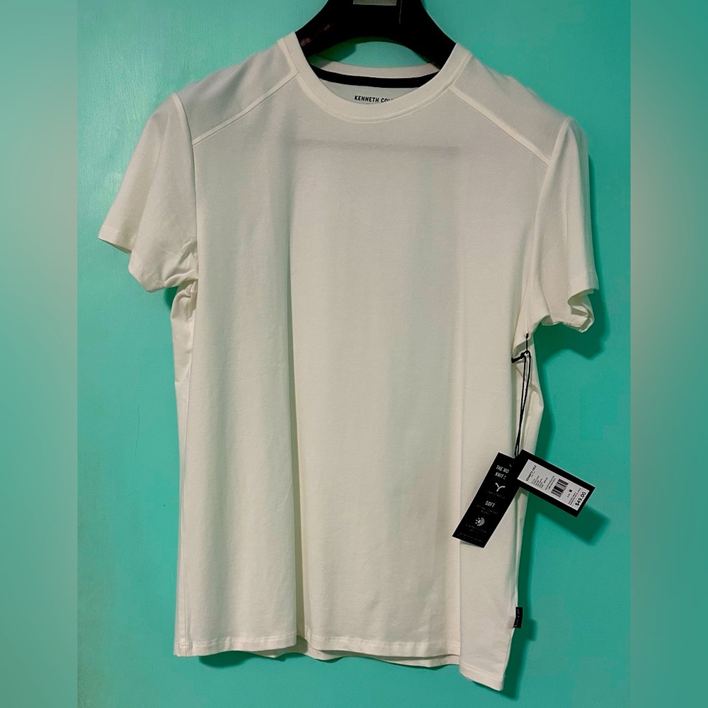 New Kenneth Cole man T-shirts, size medium cotton
